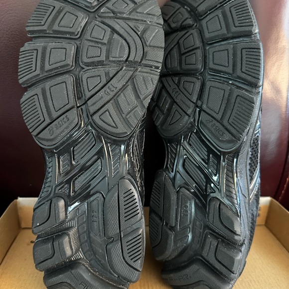 NEW Women’s ACICS Gel running shoes in size 10. - Picture 4 of 6